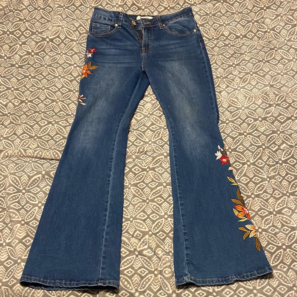 7/28 Embroidered Flared Jeans